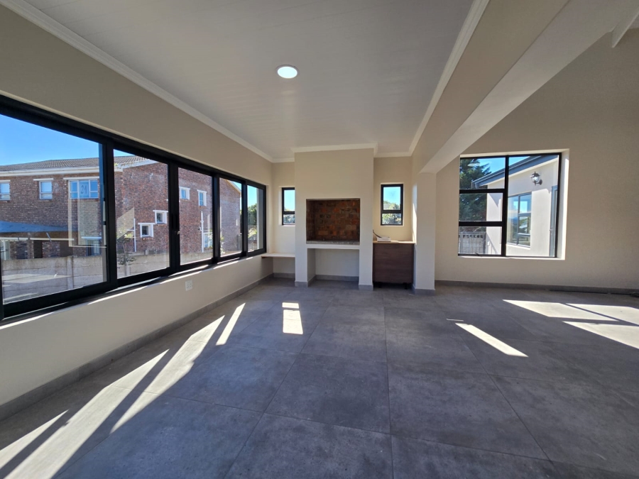 4 Bedroom Property for Sale in Stilbaai Wes Western Cape